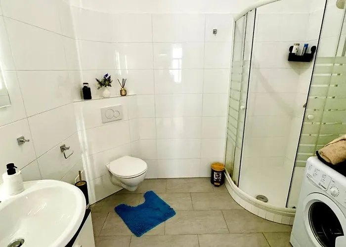 Charming - Close To Attractions Mz17b *